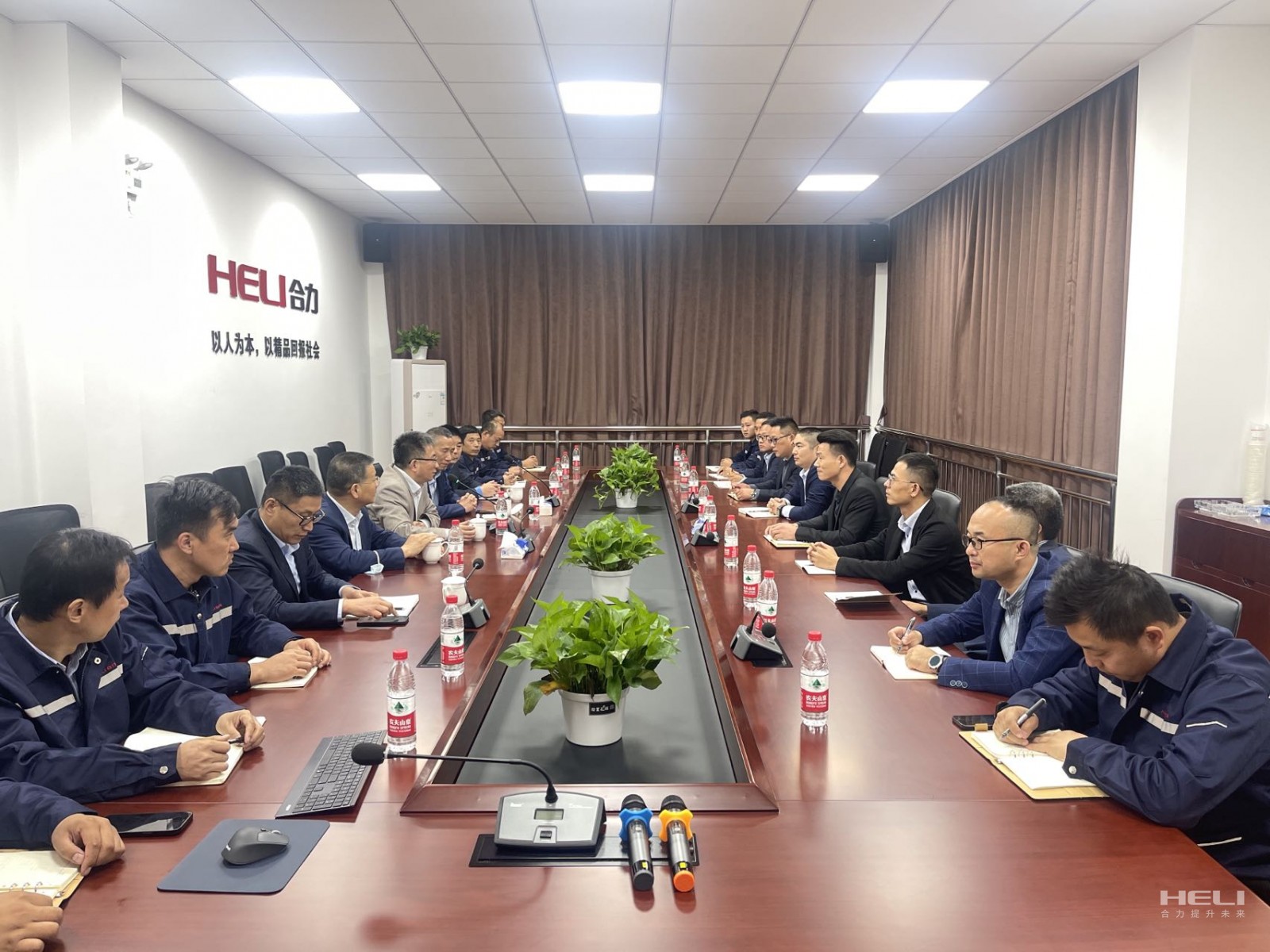 与上海尊龙凯时昆山、嘉定分公司员工交流座谈.jpg